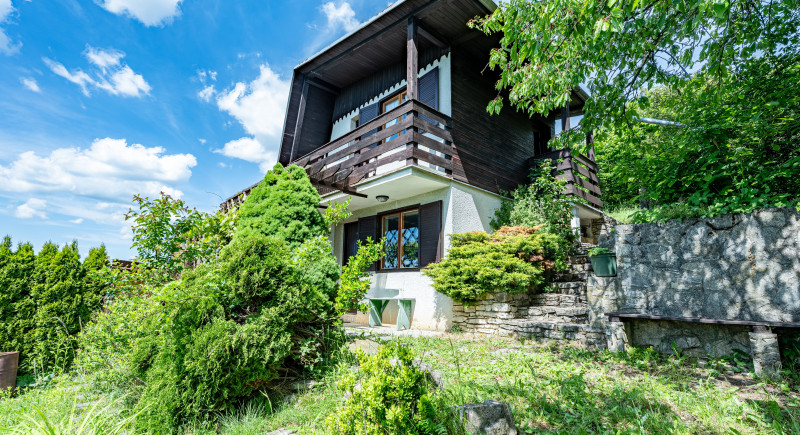 Na predaj chata s pozemkom 351 m2 , Dubnica nad Váhom Medzihorie